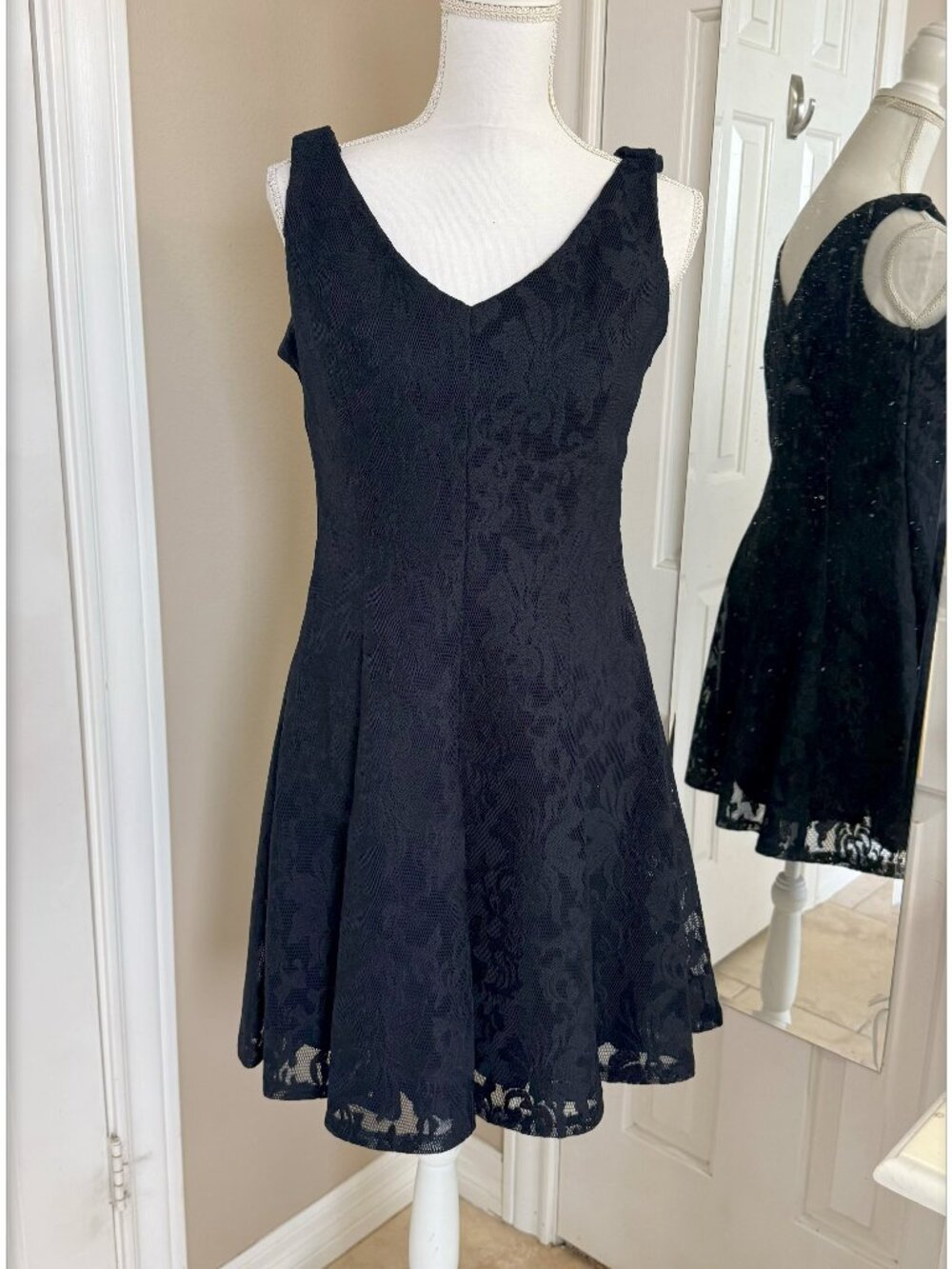 sleeveless black floral lace a-line with flared fit-and-flare skater dress